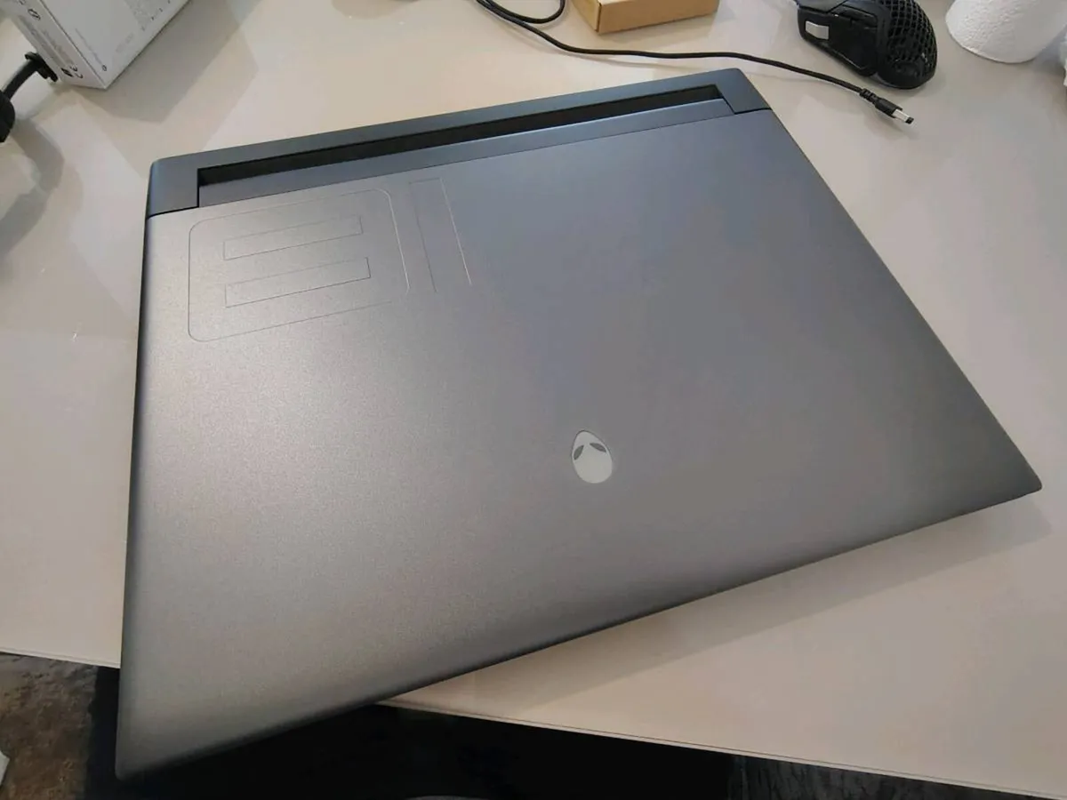 Alienware M18 R1 (i7, RTX 4060, 32GB, 3TB SSD) - Image 2