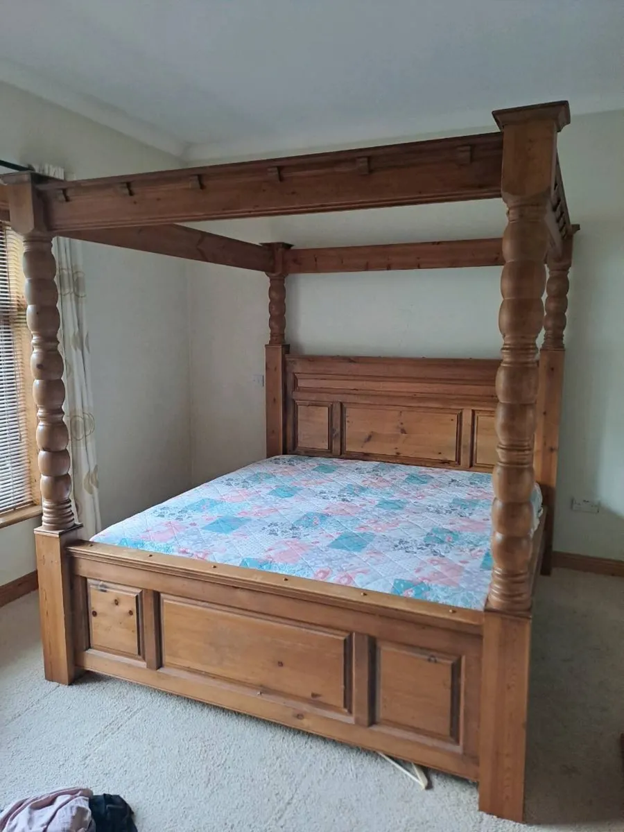 Four poster bed for sale 300euro - Image 2