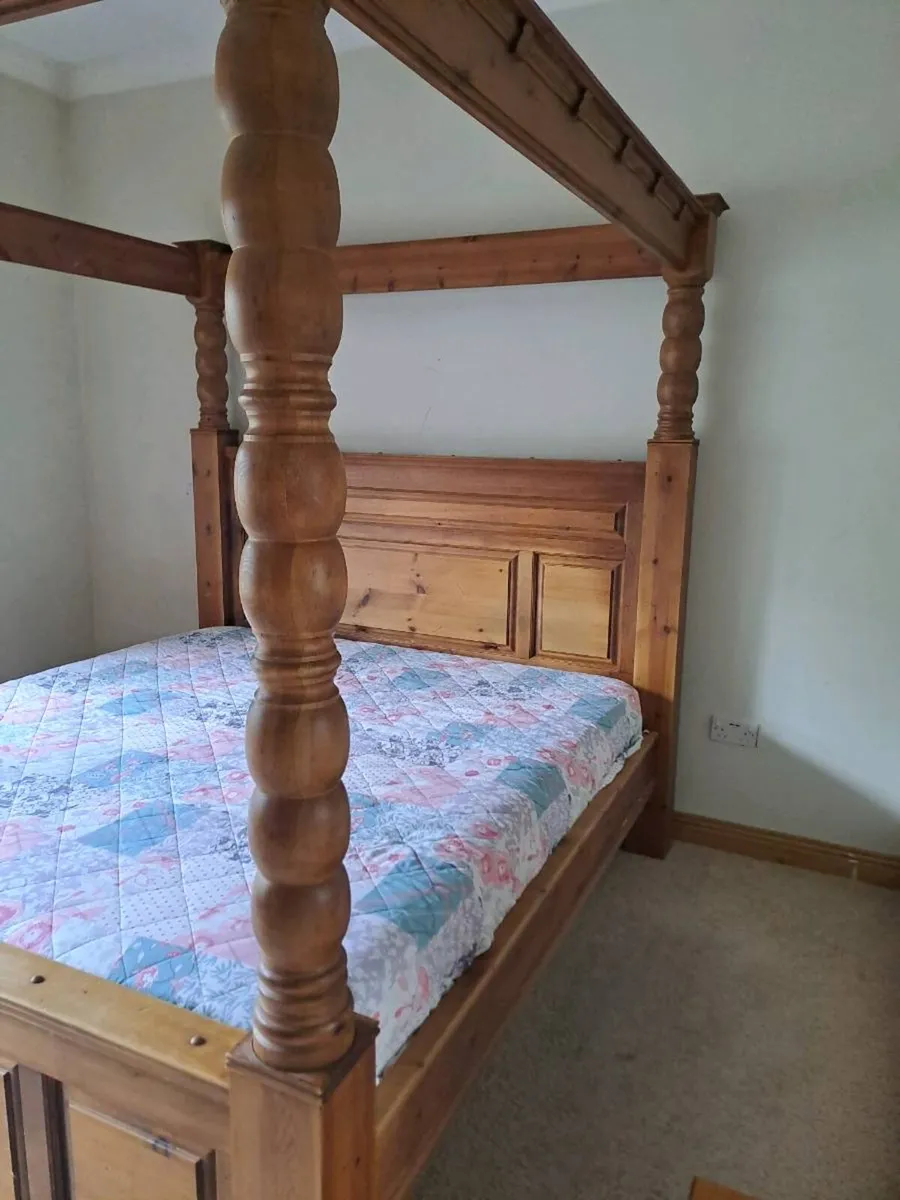 Four poster bed for sale 300euro - Image 3