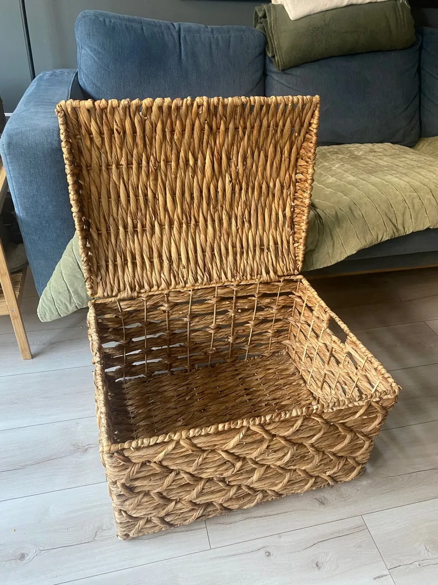 Large Woven Hyacinth Basket - Image 2