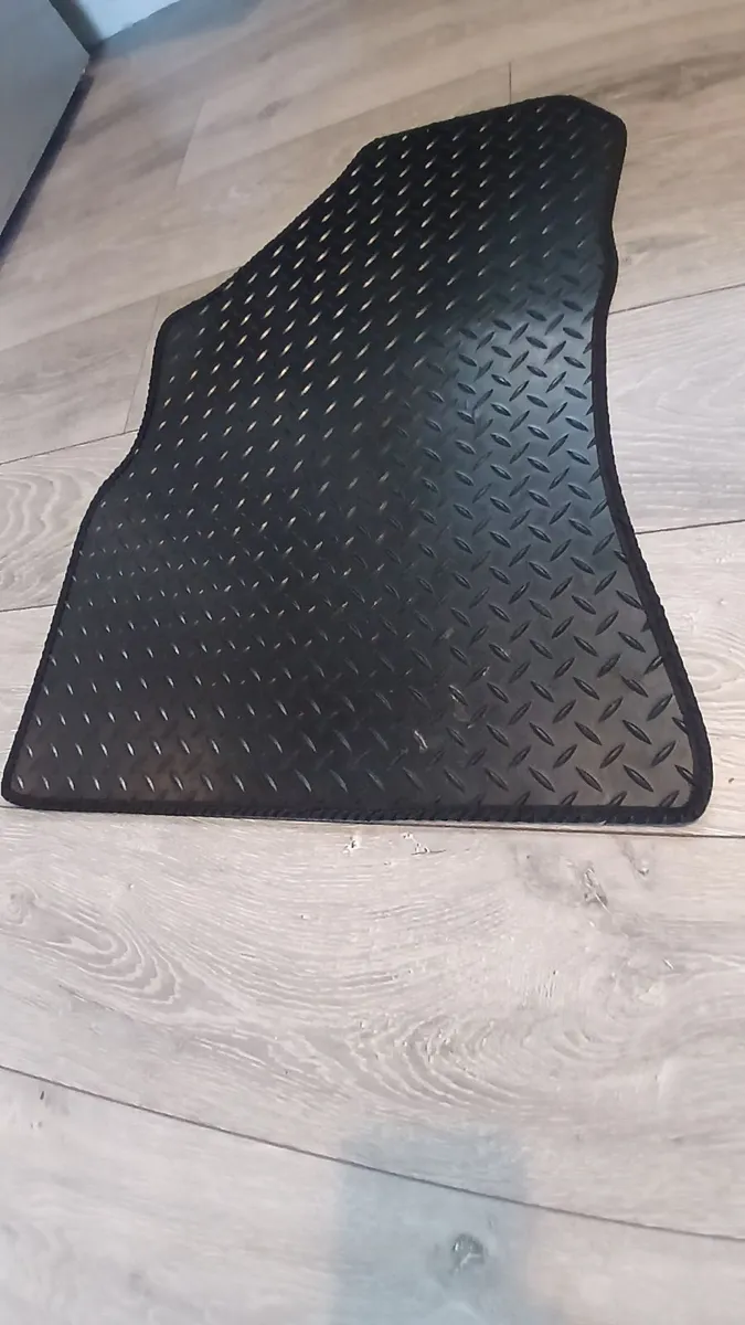 New Floor Mats & Wind Deflecto for Peugeot Partner - Image 3