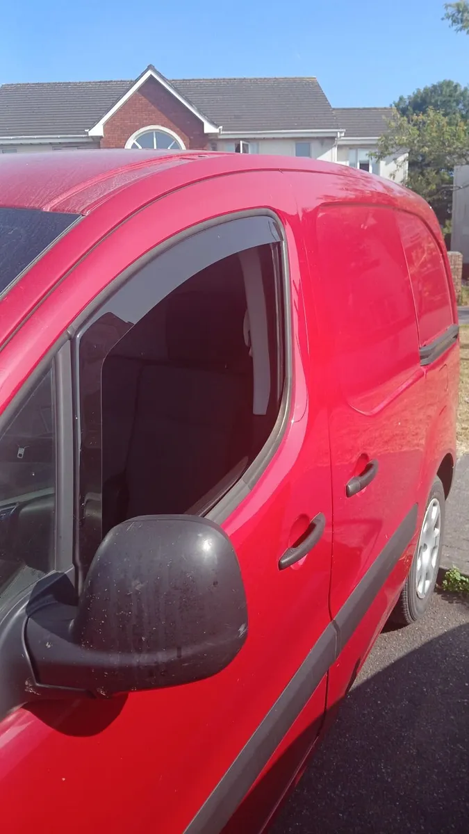 New Floor Mats & Wind Deflecto for Peugeot Partner - Image 4