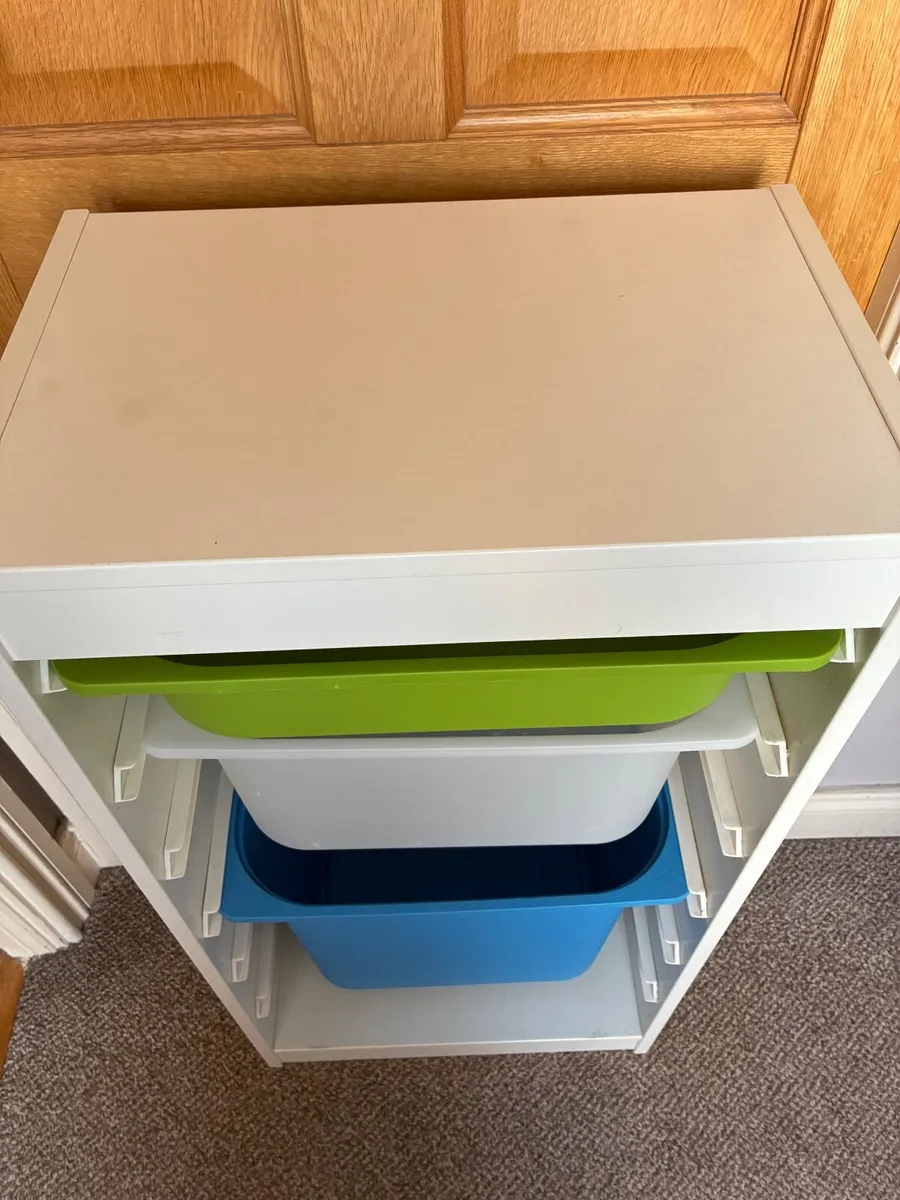 Storage Unit with plastic tubs - Image 4