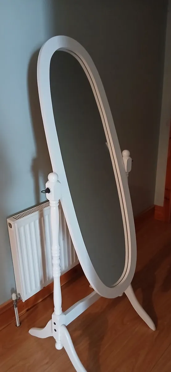 Standing mirror