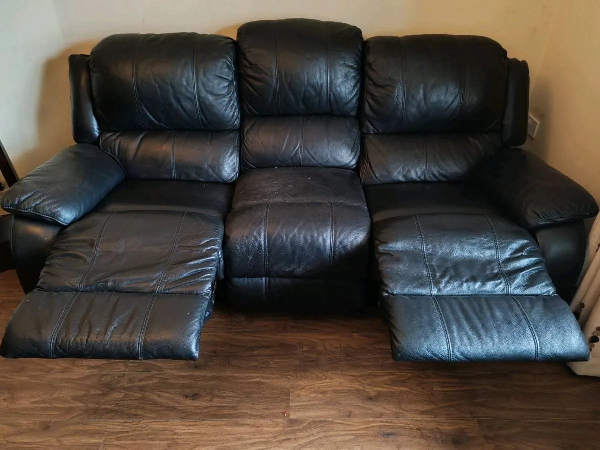 Three seater Reclining leather sofa, ONO. - Image 3