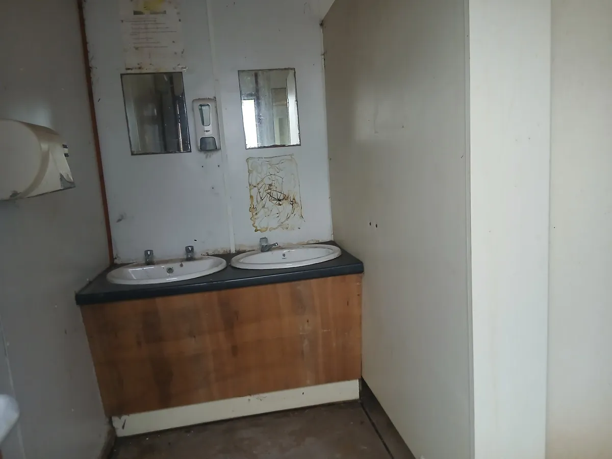 Toilet block  for sale (portacabin) - Image 2
