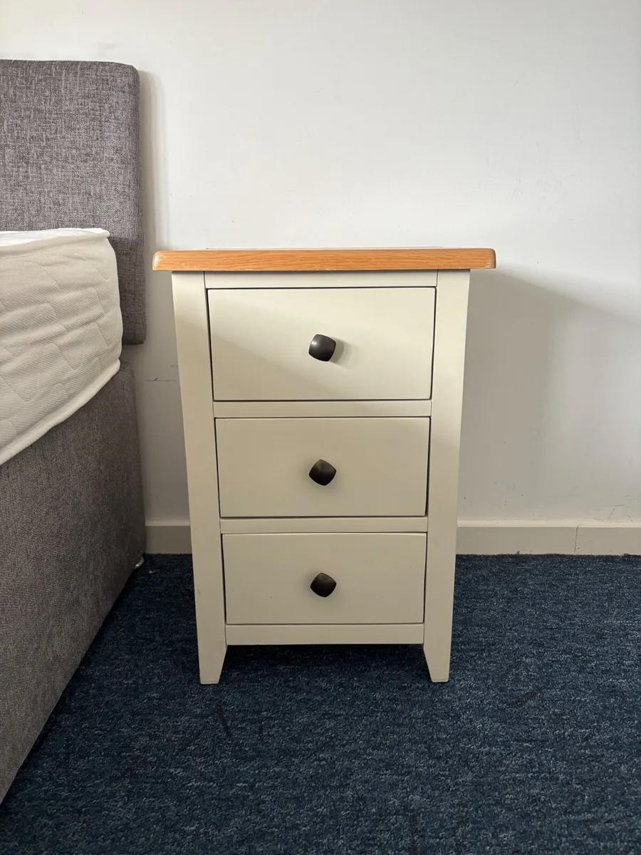 Two stunning double beds - excellent condition! - Image 2
