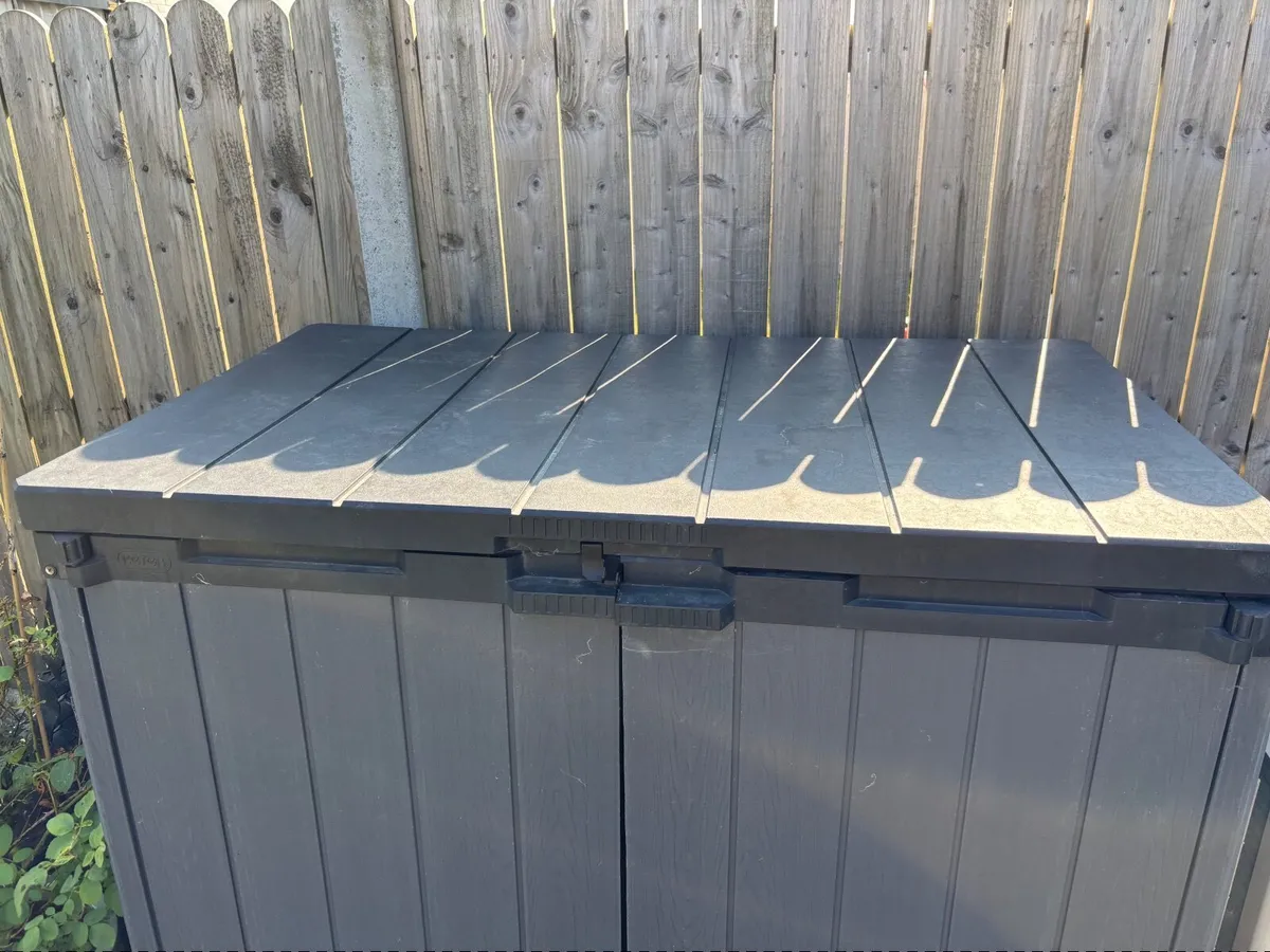 Wheelie bin/ Garden storage - Image 3