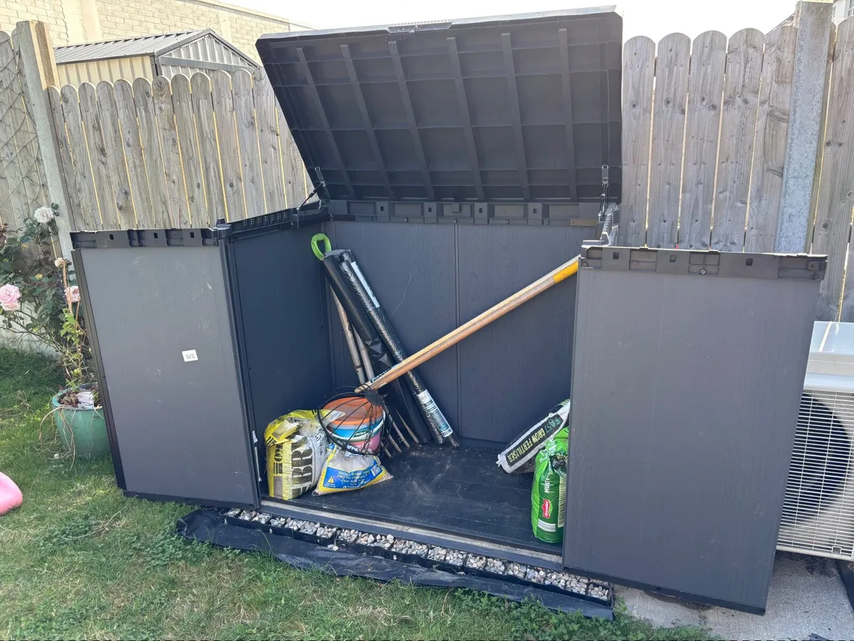 Wheelie bin/ Garden storage - Image 4