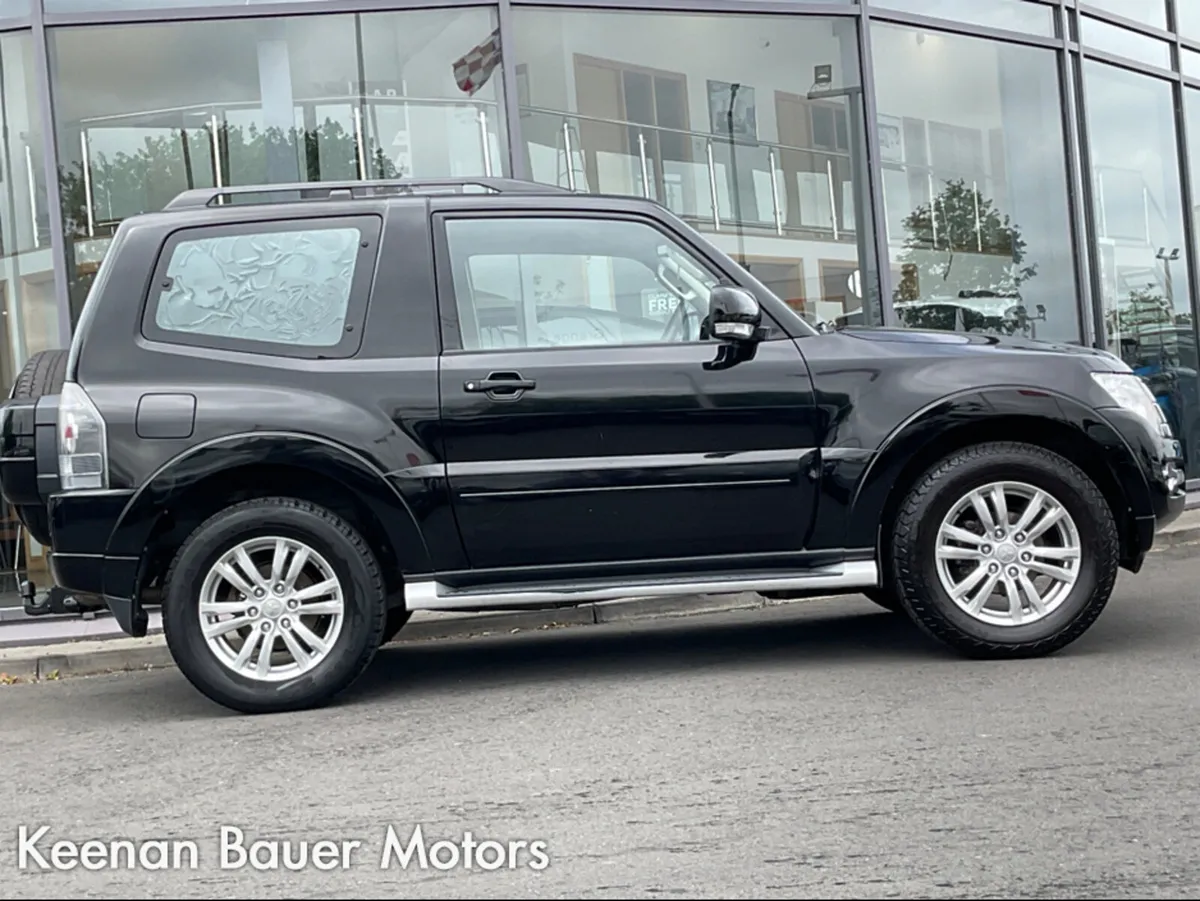 Mitsubishi Pajero 3.2 SWB N1 16MY 2DR - Image 4