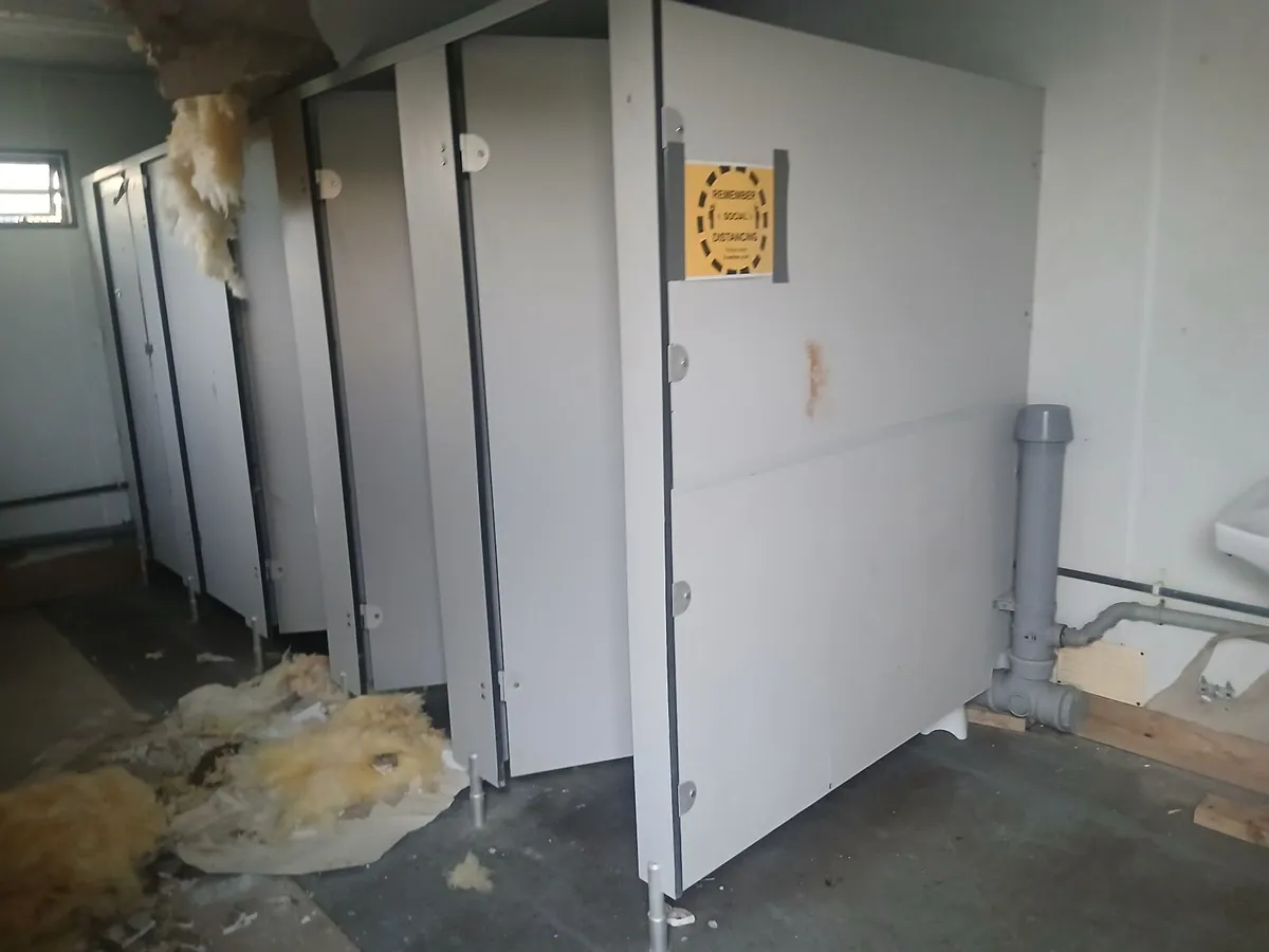 Toilet Unit portacabin for sale : 40ft x 10ft - Image 3