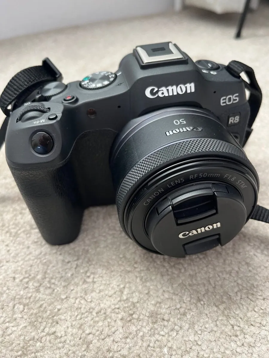 Camera Canon EOS R8 +2 lenses - Image 1