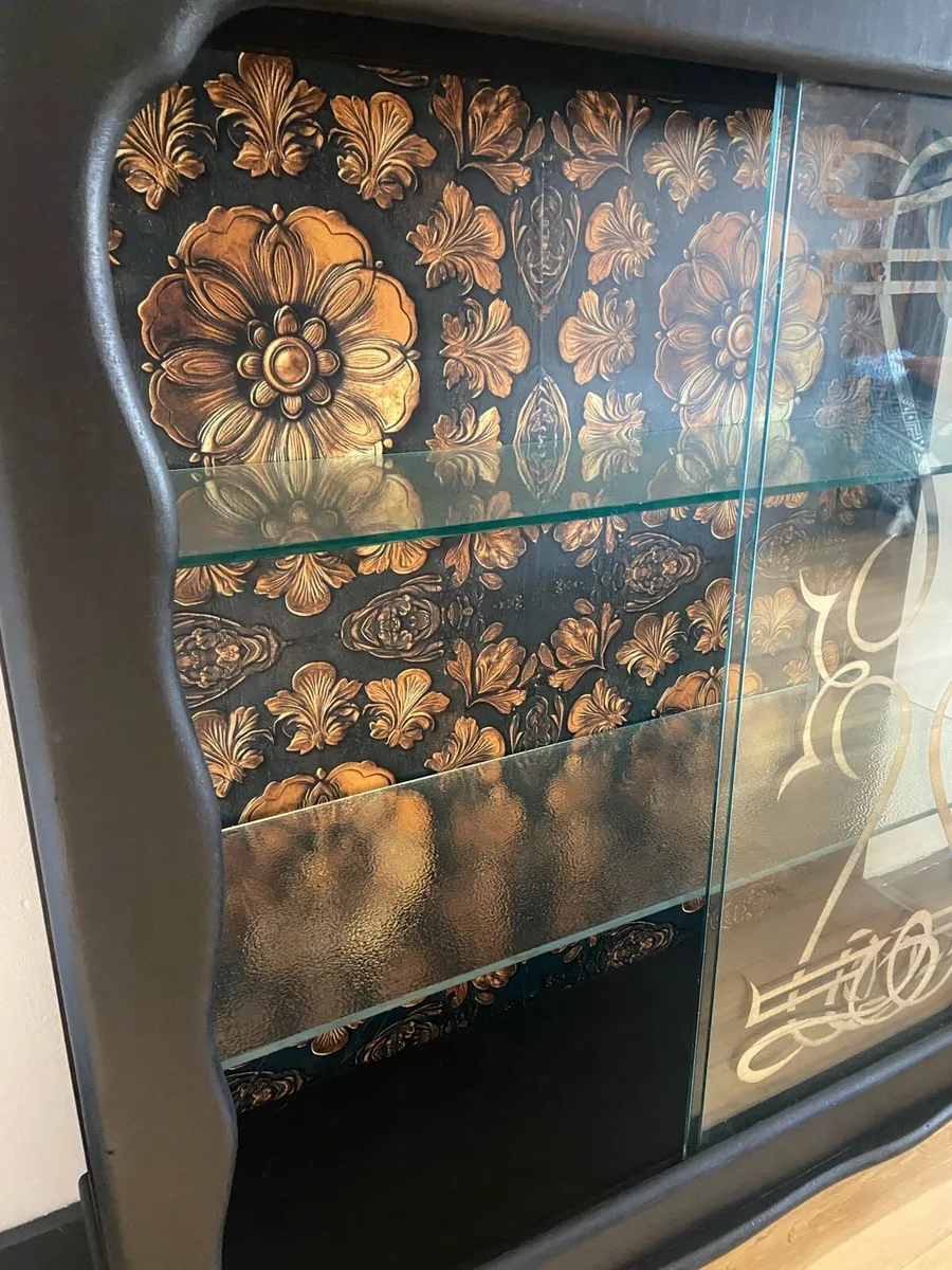 China cabinet - Image 4