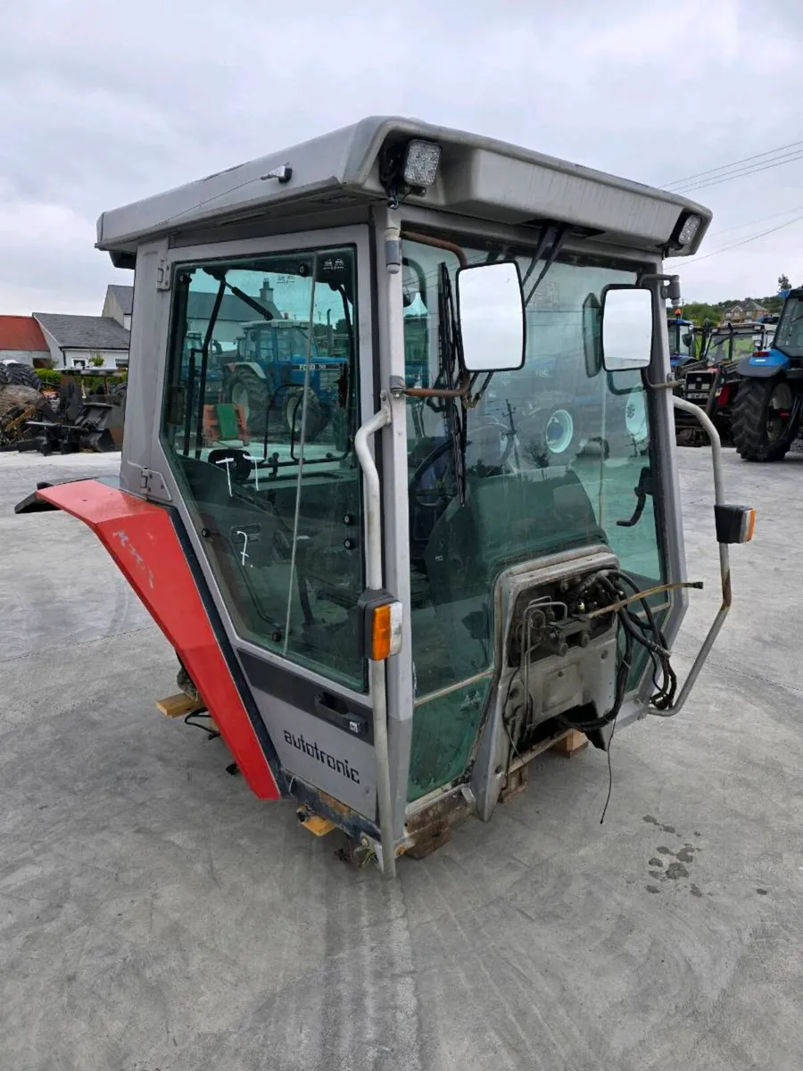 Massey Ferguson 3000 series cab mint - Image 1