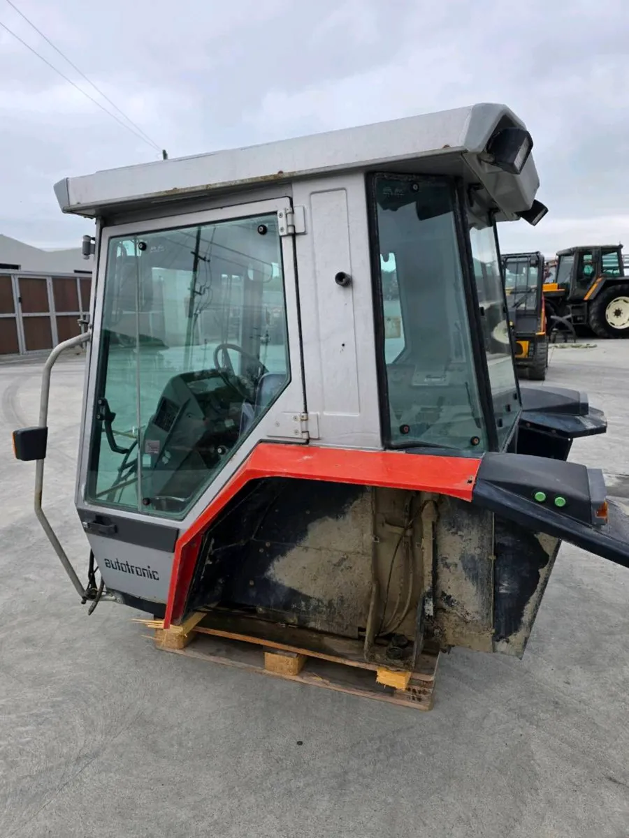 Massey Ferguson 3000 series cab mint - Image 3