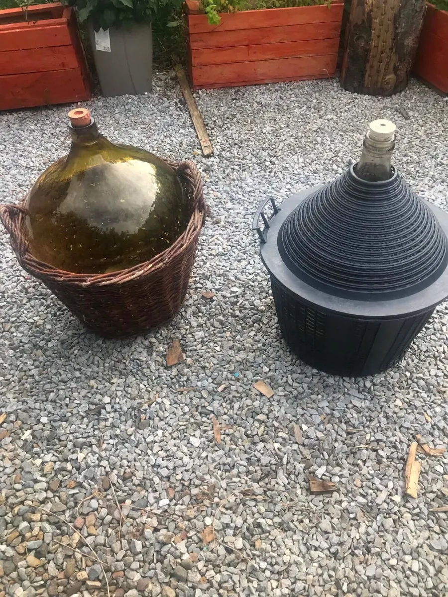 Glass demijohn