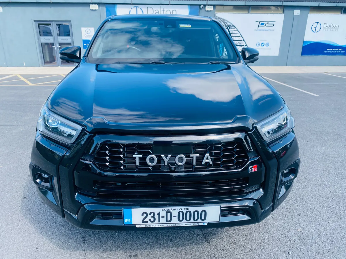 TOYOTA HILUX GR 2.4 DIESEL AUTOMATIC 2023 (231) - Image 2
