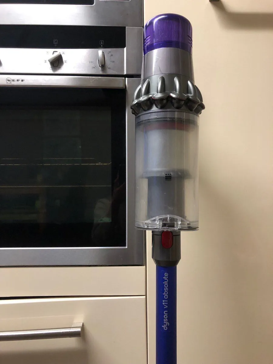 Dyson v11 - Image 1