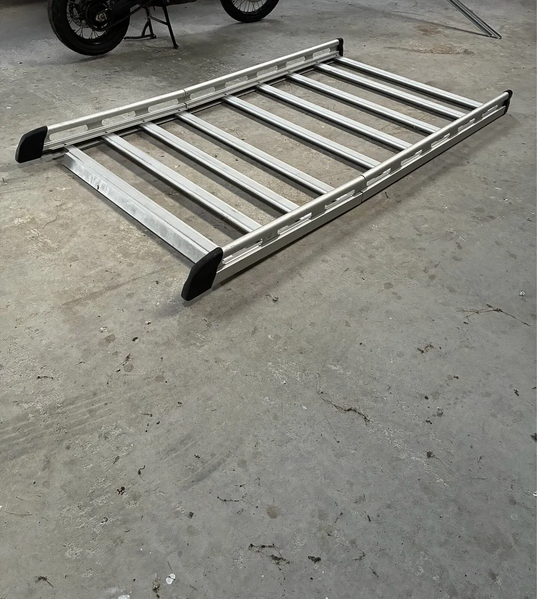 Universal roof rack - Image 1