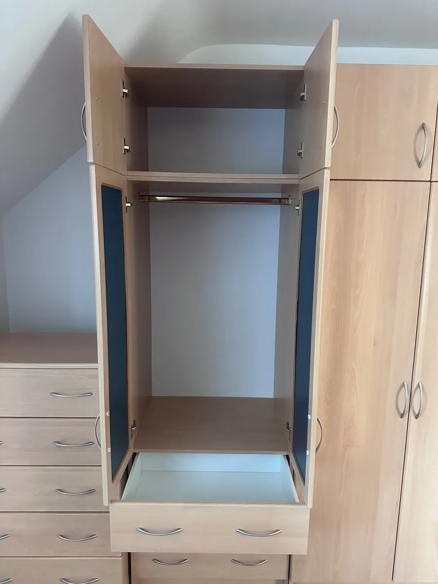 Oak Wardrobe & chest of drawers - Image 2