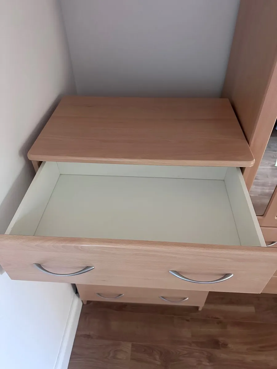 Oak Wardrobe & chest of drawers - Image 3