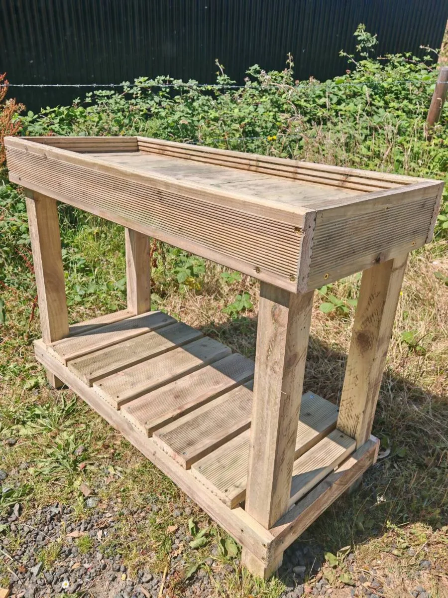 Rustic display table - Image 1