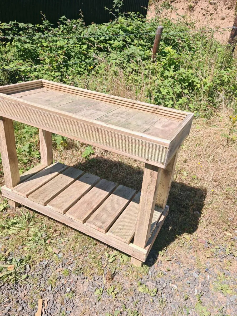 Rustic display table - Image 2