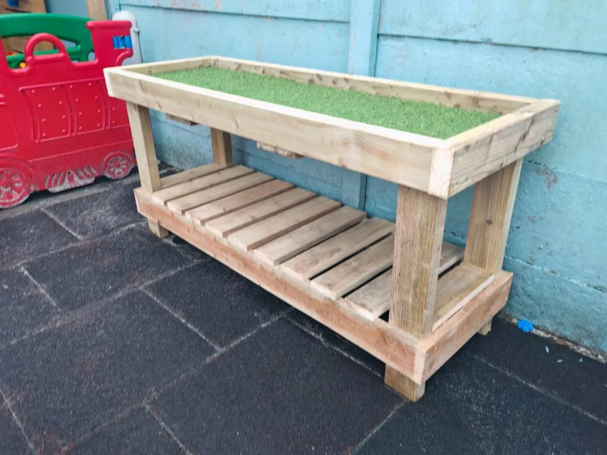 Rustic display table - Image 3