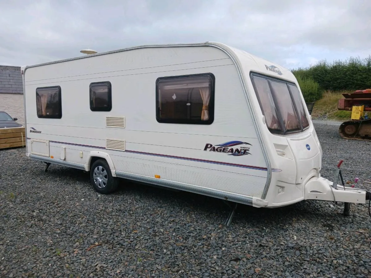 Bailey pageant bordeaux, fixed bed, 4/5 berth - Image 2