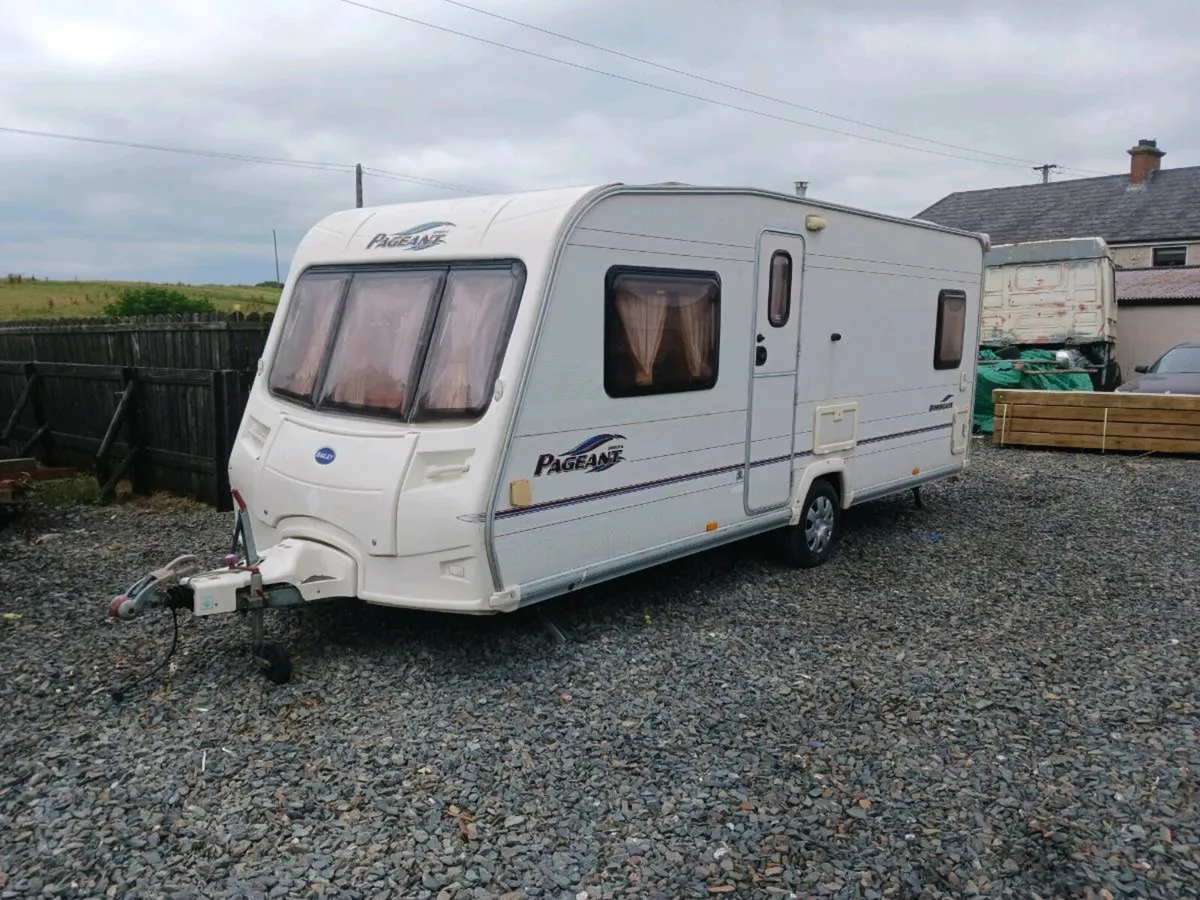 Bailey pageant bordeaux, fixed bed, 4/5 berth - Image 1