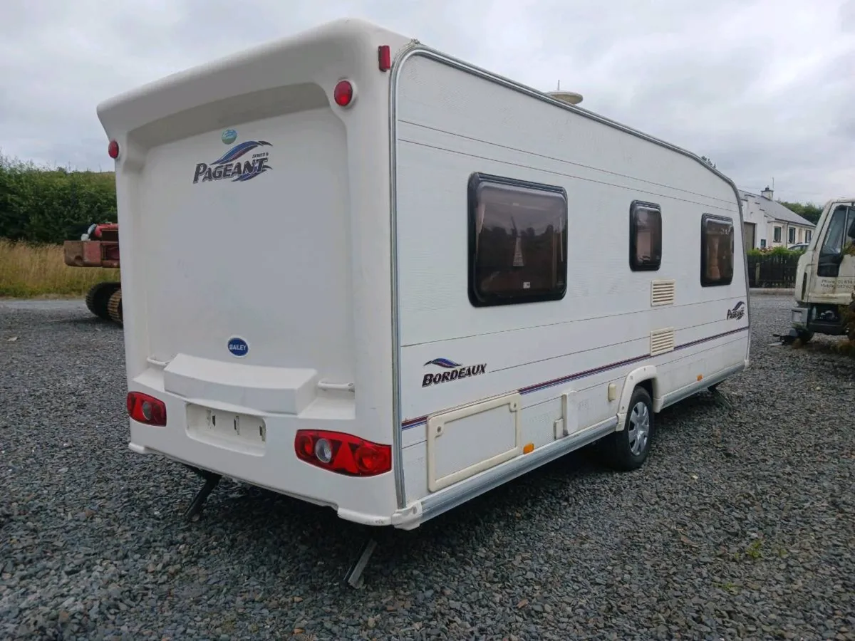 Bailey pageant bordeaux, fixed bed, 4/5 berth - Image 3