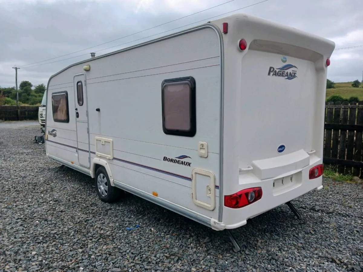 Bailey pageant bordeaux, fixed bed, 4/5 berth - Image 4