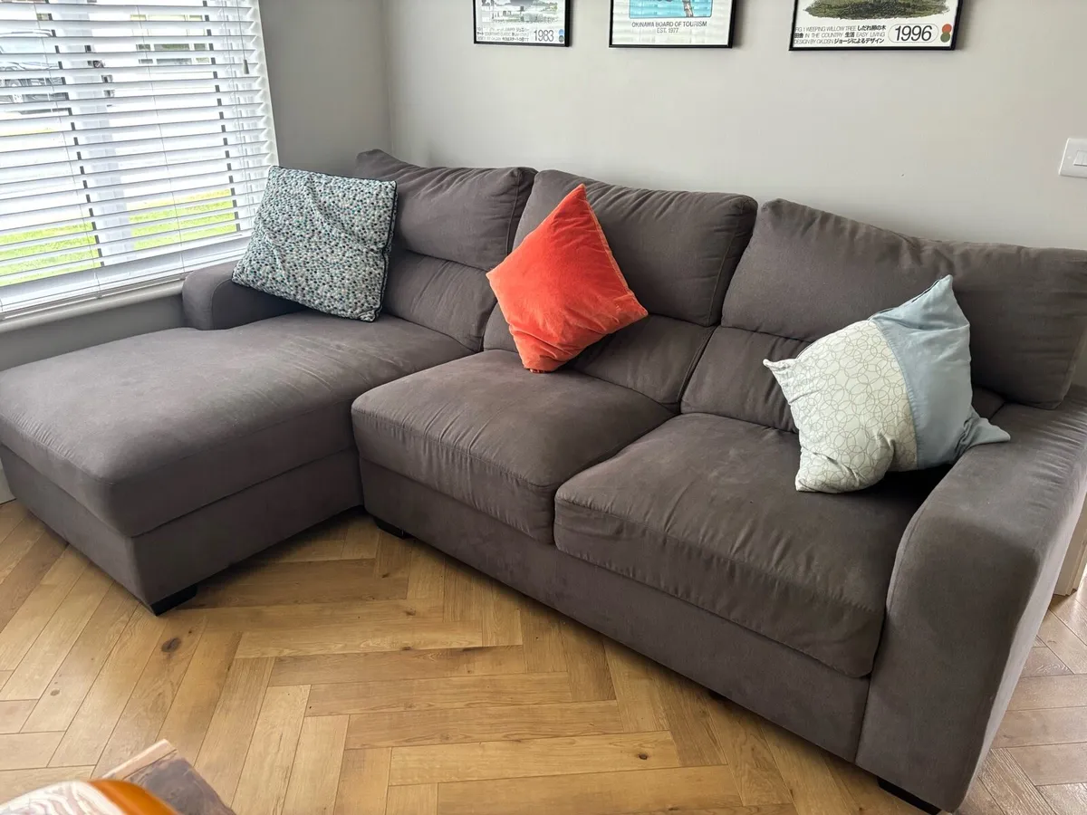 L shaped sofa - Image 1