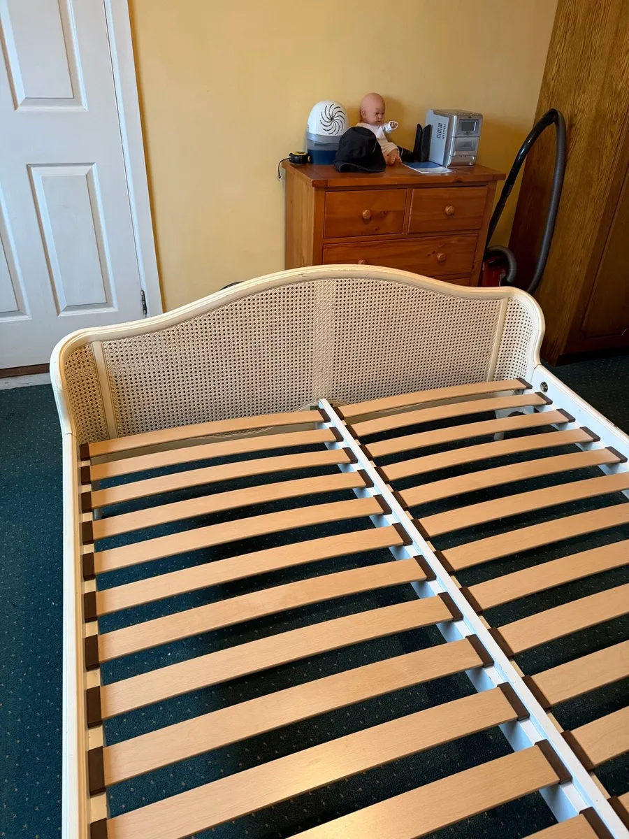 Wills & gambier king size ivory rattan bed - Image 2