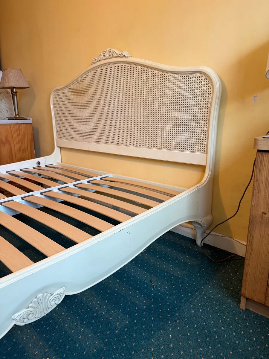 Wills & gambier king size ivory rattan bed - Image 1