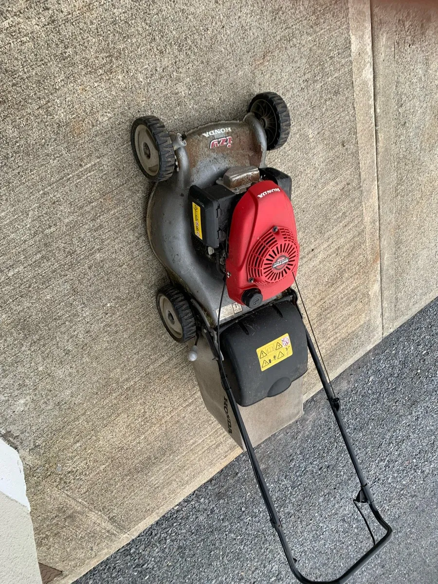 Honda push lawnmower - Image 1