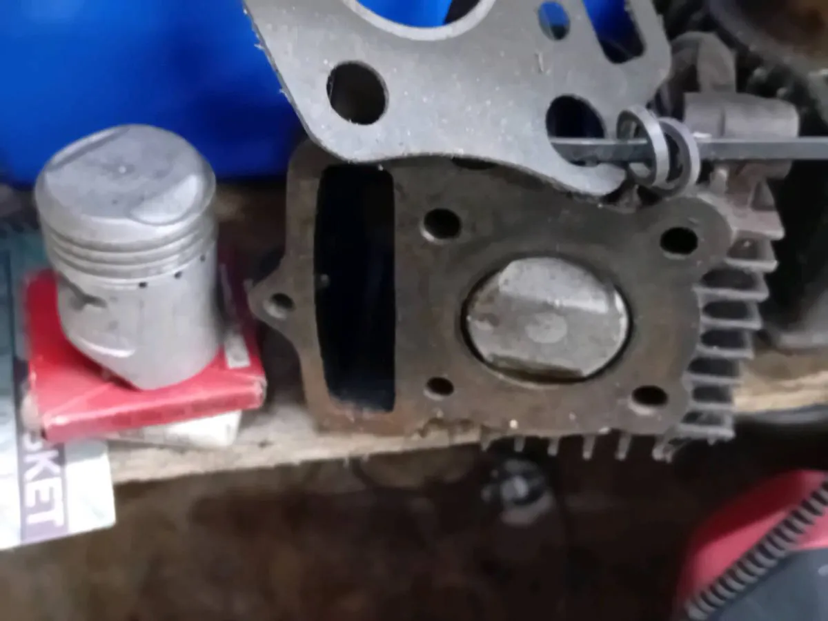 Honda C100 pistons and rings - Image 2