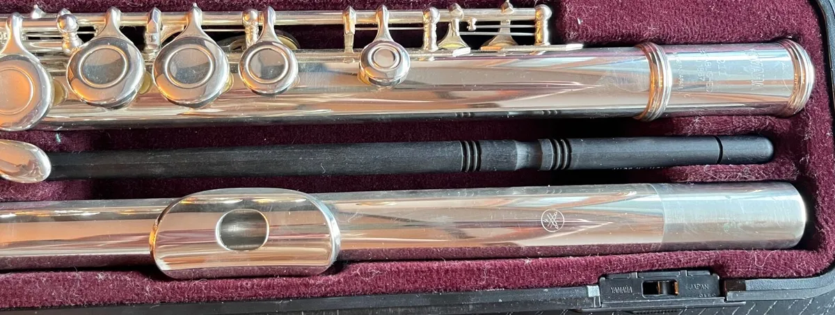 Yamaha 211 Flute - Image 4