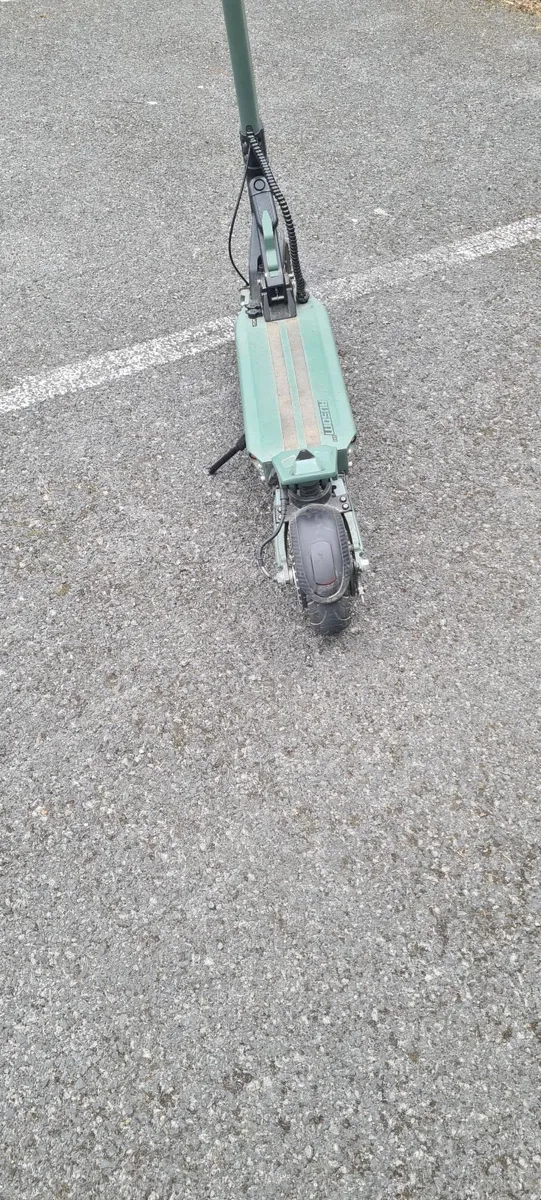 Ausom gx1 electric scooter - Image 3
