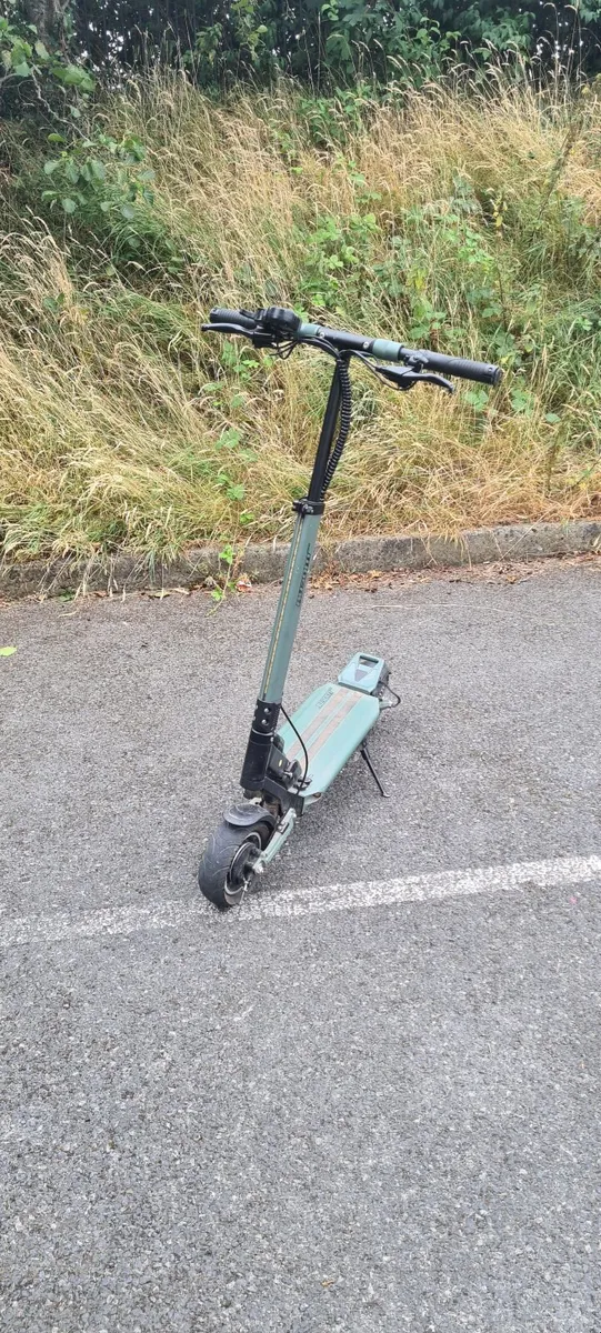 Ausom gx1 electric scooter - Image 1