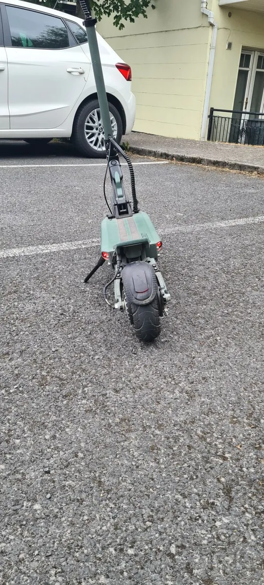 Ausom gx1 electric scooter - Image 2