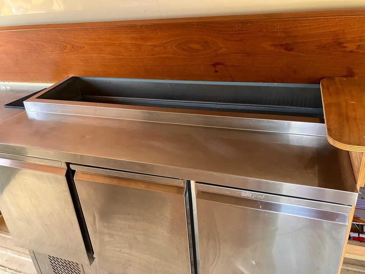 Commercial serving fridge 3 door - Image 2