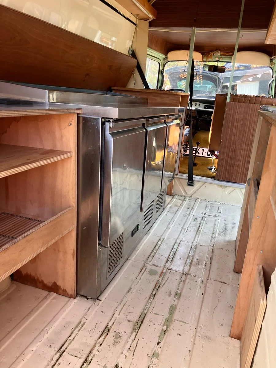 Commercial serving fridge 3 door - Image 3