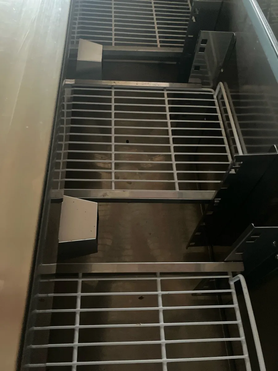 Commercial serving fridge 3 door - Image 4