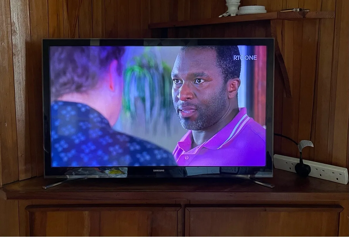 32” Samsung LED Smart TV - Image 1