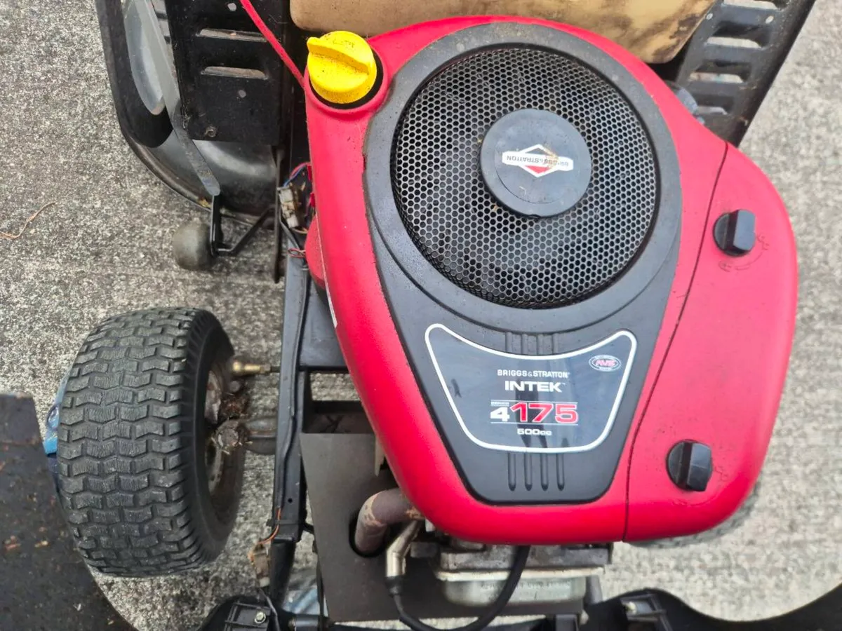 Ride on lawnmower - Image 2