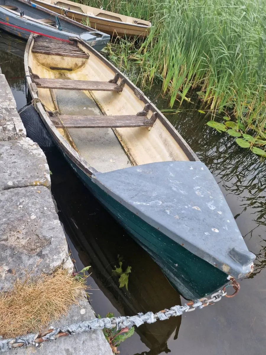 Firbreglass fishing boat - Image 1