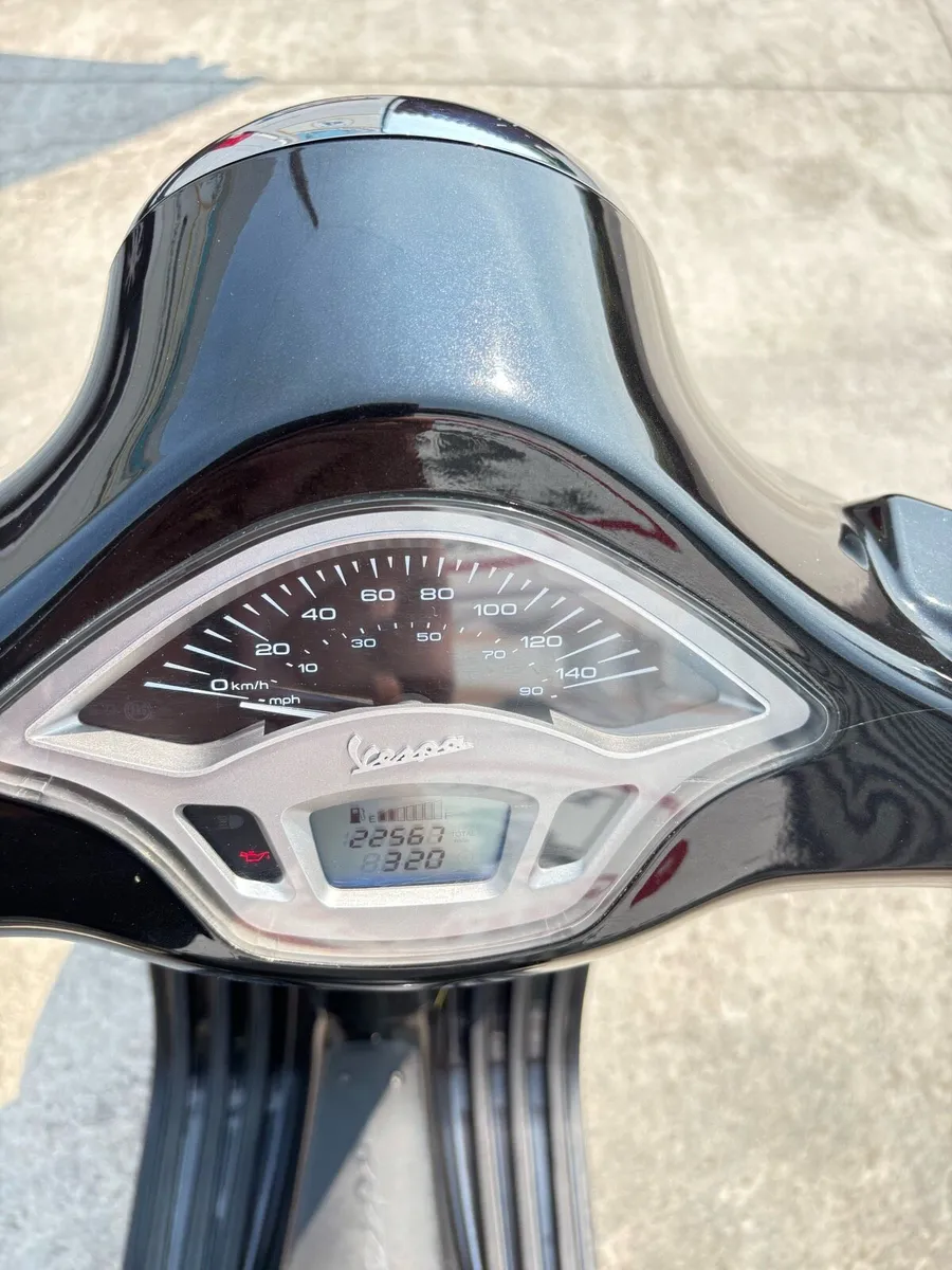 2017 Vespa primavera 125 - Image 4