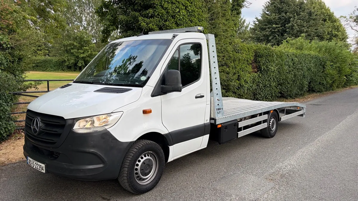 Mercedes sprinter recovery truck - Image 1