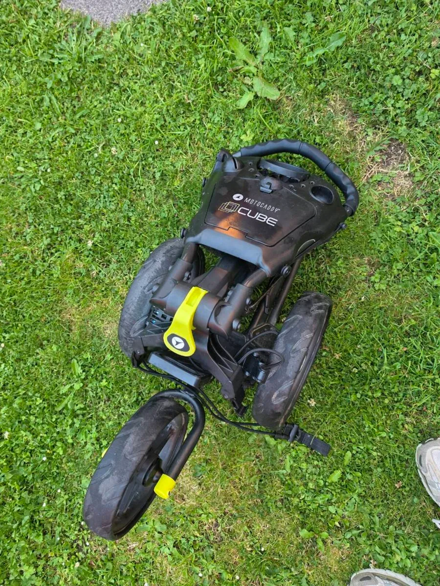 Motocaddy Cube Golf trolley - Image 3